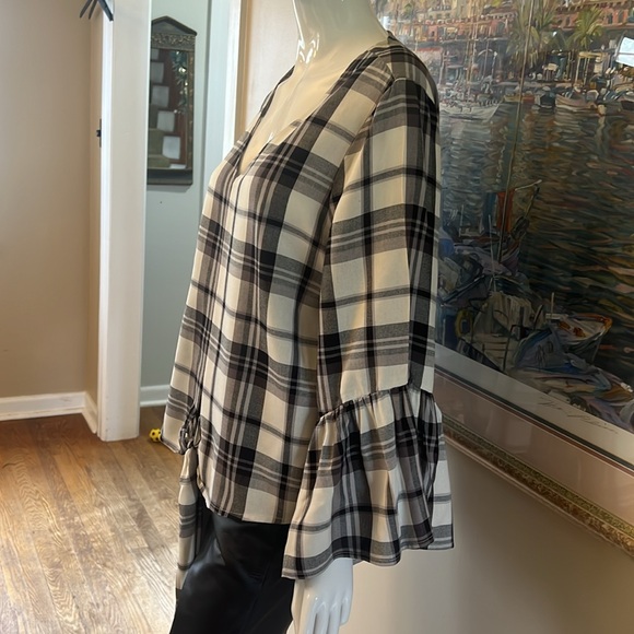 PLAID SHIRT W/ KNOTTED HEM + TRUMPET SLEEVE - Picture 3 of 5